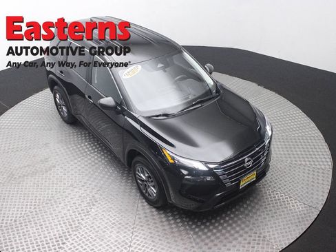 Used 2024 Nissan Rogue S AWD/4WD image 3
