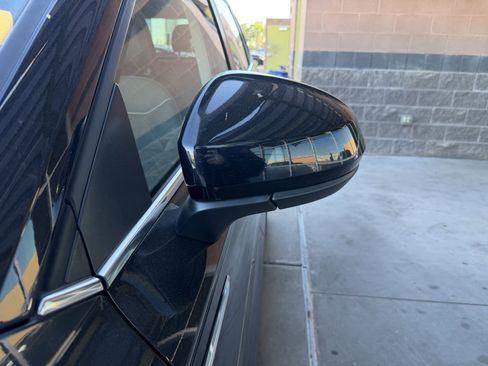 Used 2024 Volkswagen Taos SE w/ Panoramic Sunroof Package image 12