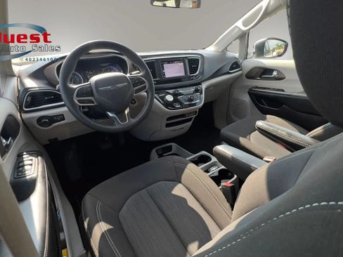 Used 2022 Chrysler Voyager LX FWD image 25