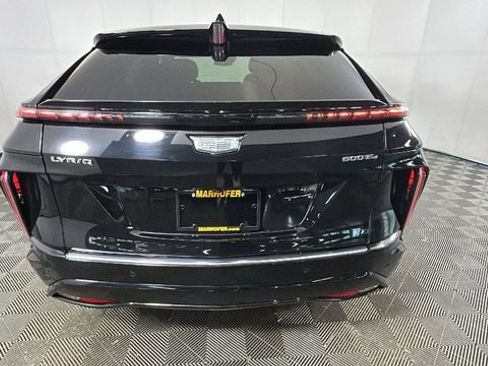 Used 2024 Cadillac Lyriq Luxury AWD/4WD image 4