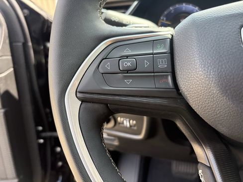 Used 2025 Jeep Grand Cherokee Altitude RWD image 16