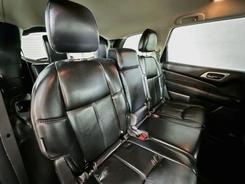Used 2019 Nissan Pathfinder SL AWD/4WD image 28