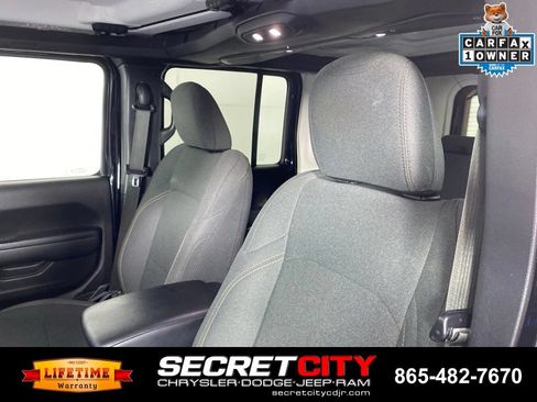 Used 2024 Jeep Wrangler Unlimited w/ Convenience Group AWD/4WD image 10