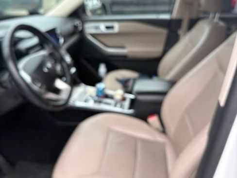 Used 2021 Ford Explorer Limited w/ Hybrid Equipment Group 310A RWD image 3