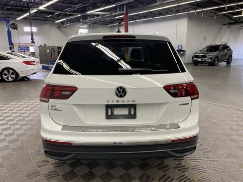 Used 2022 Volkswagen Tiguan SE image 6