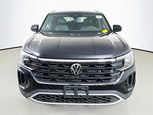 Used 2024 Volkswagen Atlas Cross Sport SE image 2