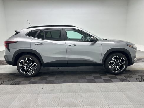 Used 2026 Chevrolet Trax RS w/ Sunroof Package FWD image 8