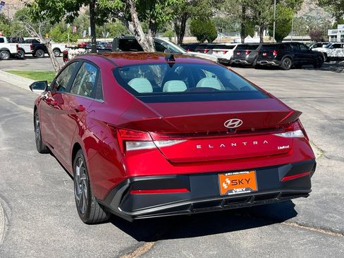 Used 2025 Hyundai Elantra Limited FWD image 11