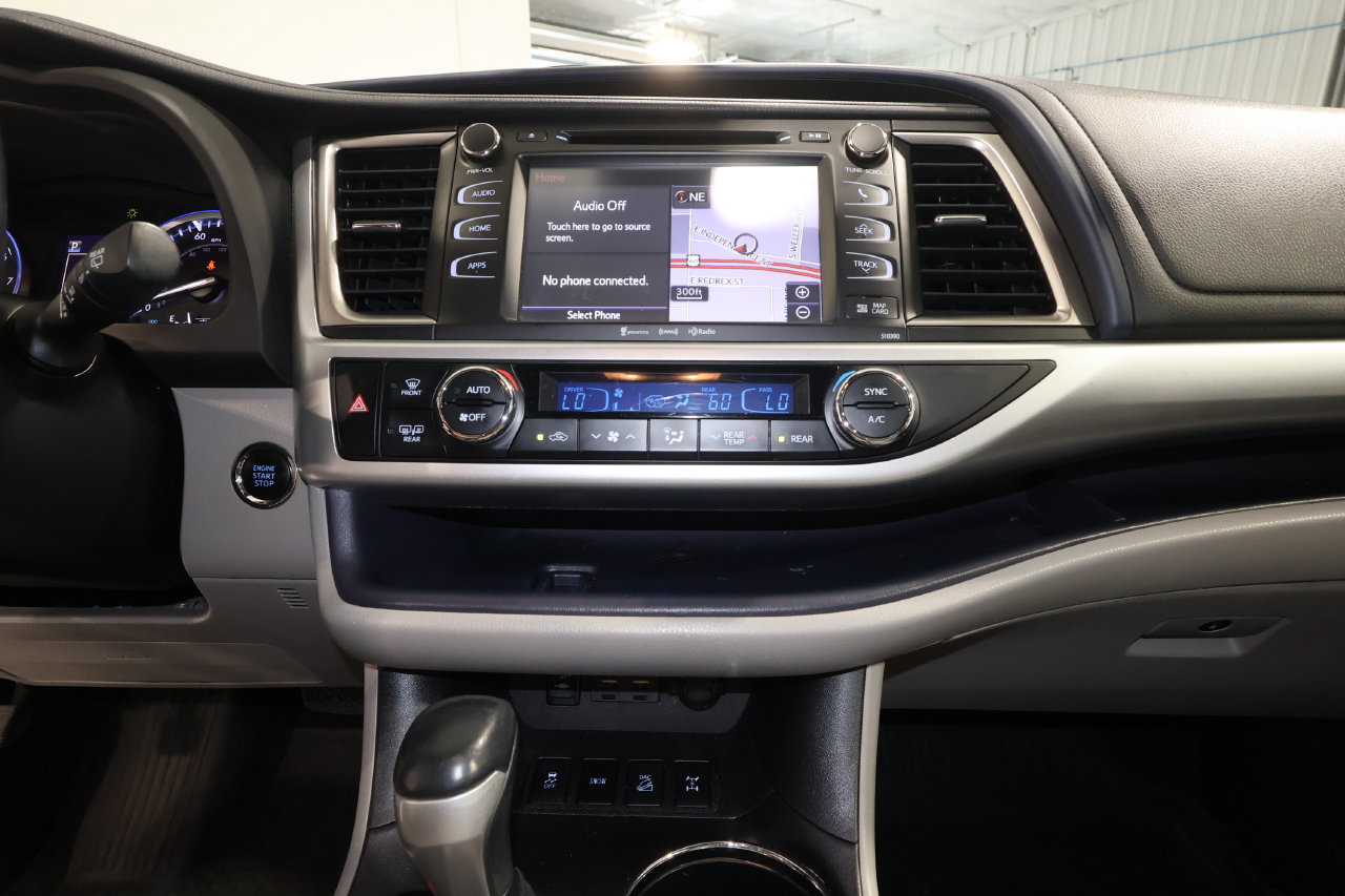 Used 2019 Toyota Highlander XLE w/ Protection Package #3 AWD/4WD image 10
