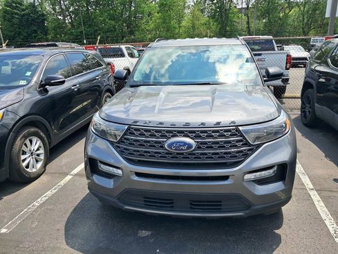 Used 2022 Ford Explorer XLT w/ XLT Sport Appearance Package AWD/4WD image 5