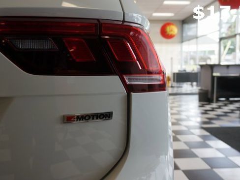 Certified 2021 Volkswagen Tiguan SE image 75