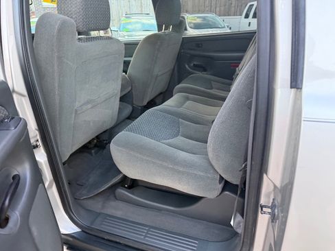 Used 2004 Chevrolet Avalanche LS image 9