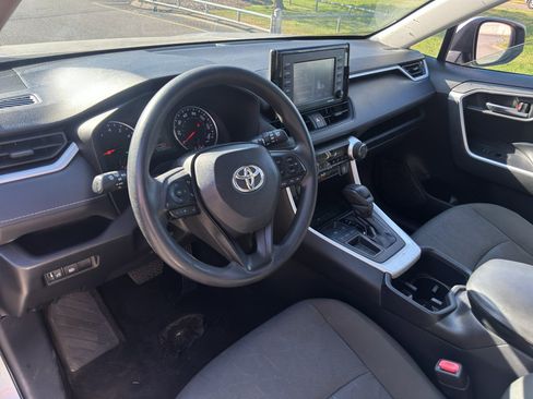 Used 2022 Toyota RAV4 XLE image 17