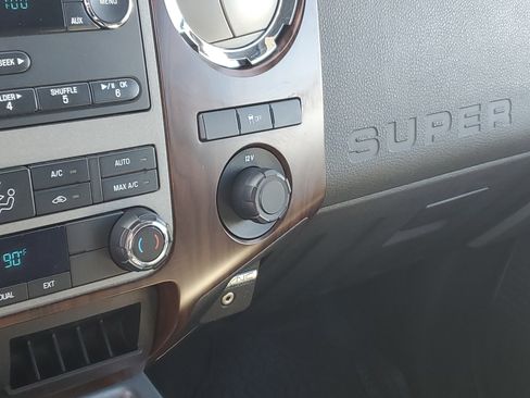 Used 2012 Ford F250 Lariat w/ Chrome Pkg image 24