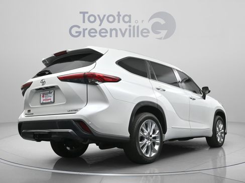Used 2023 Toyota Highlander Limited image 14