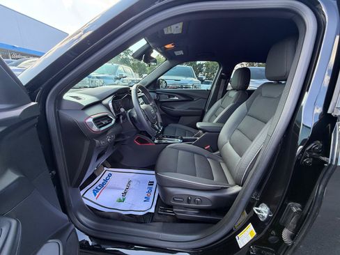 Used 2023 Chevrolet TrailBlazer RS FWD image 9