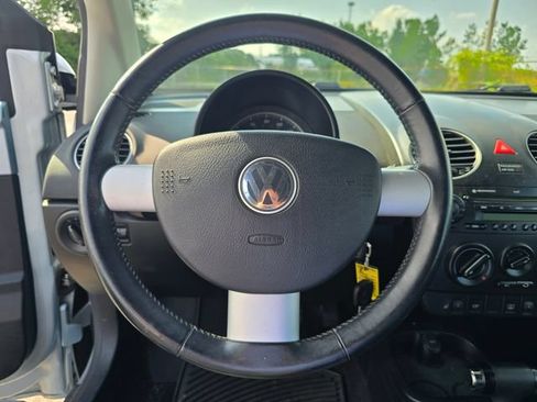 Used 2010 Volkswagen Beetle Convertible FWD image 16