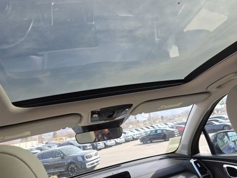 Certified 2022 Kia Sorento SX image 27