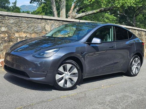 Used 2023 Tesla Model Y Long Range AWD/4WD image 5