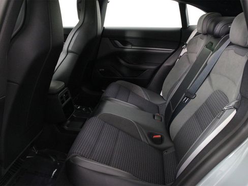 Used 2025 Porsche Taycan 4 Cross Turismo image 31