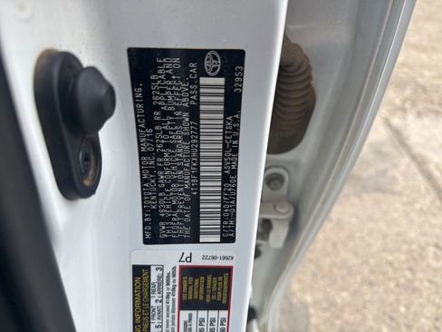 Used 2017 Toyota Camry SE FWD image 9