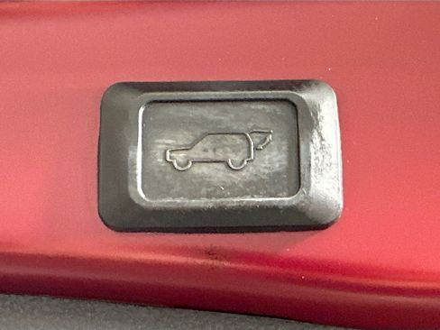 Used 2019 Toyota RAV4 Limited FWD image 30