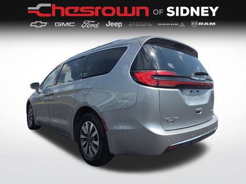 Used 2021 Chrysler Pacifica Touring-L FWD image 15