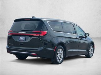 Used 2023 Chrysler Pacifica Touring-L FWD video 4