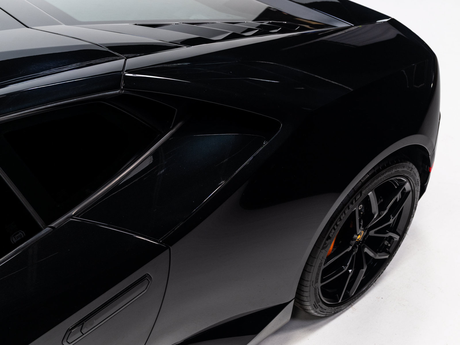 Used 2018 Lamborghini Huracan LP 610-4 AWD/4WD image 22
