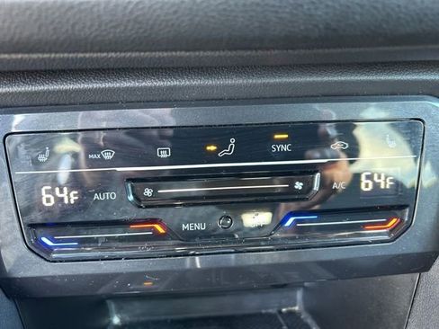 Certified 2024 Volkswagen Tiguan SE image 16