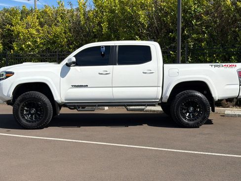 Used 2021 Toyota Tacoma TRD Sport w/ TRD Premium Sport Package image 7