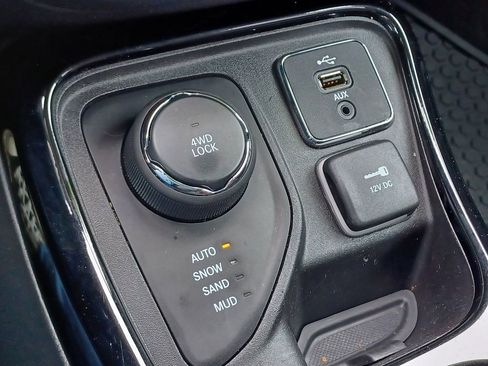 Used 2018 Jeep Compass Latitude AWD/4WD image 22