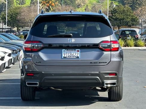 Certified 2025 Honda Pilot Black Edition image 4