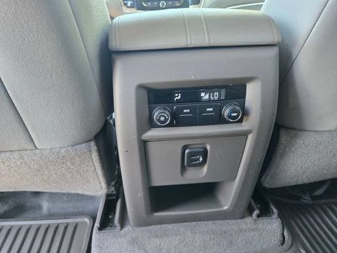 Used 2018 Chevrolet Traverse LT w/ LPO, Blackout Package AWD/4WD image 15