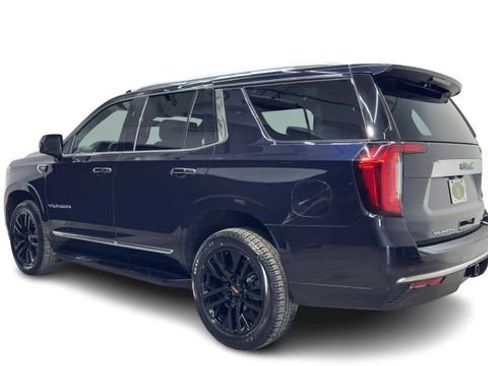 Used 2021 GMC Yukon SLT w/ SLT Luxury Plus Package image 4