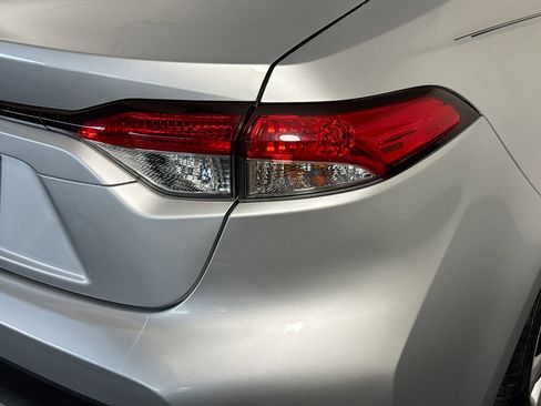 Used 2020 Toyota Corolla LE image 33