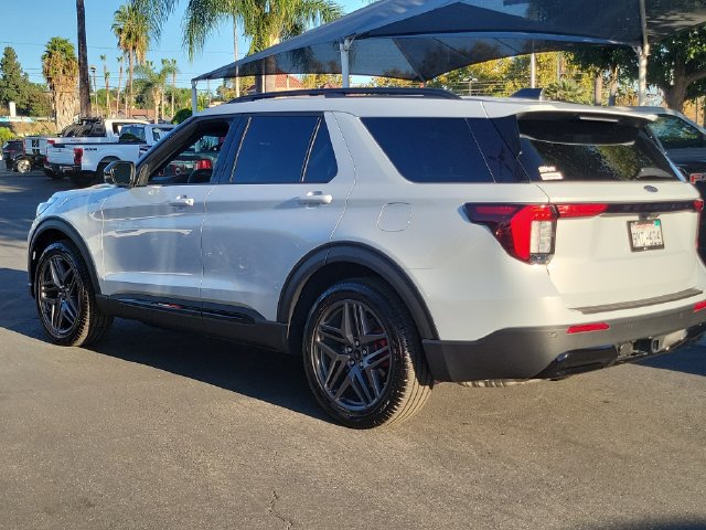 Used 2026 Ford Explorer ST-Line w/ ST-Line Street Pack RWD image 2