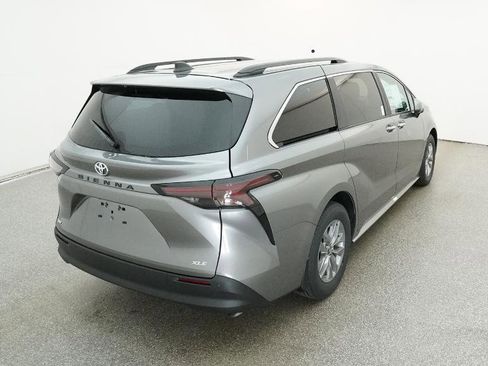 New 2026 Toyota Sienna XLE image 11