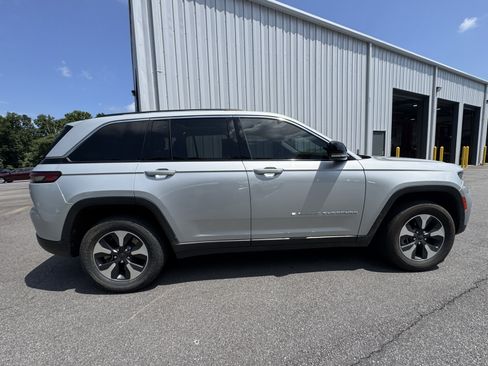 Used 2023 Jeep Grand Cherokee 4WD 4xe image 4