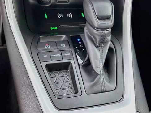 Used 2025 Toyota RAV4 XLE w/ Convenience Package FWD image 22