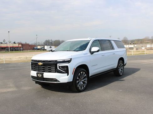 New 2026 Chevrolet Suburban High Country image 4