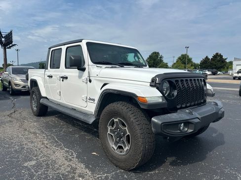 Used 2023 Jeep Gladiator Overland w/ LED Lighting Group AWD/4WD image 3