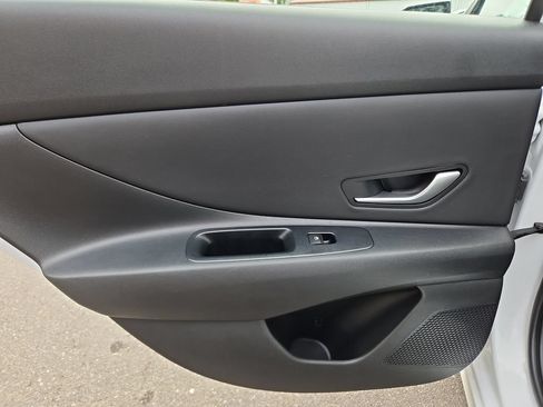 Used 2025 Hyundai Elantra Limited FWD image 32