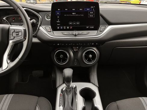 Used 2025 Chevrolet Blazer LT image 17