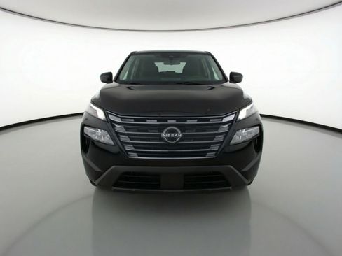 Used 2025 Nissan Rogue SV image 2