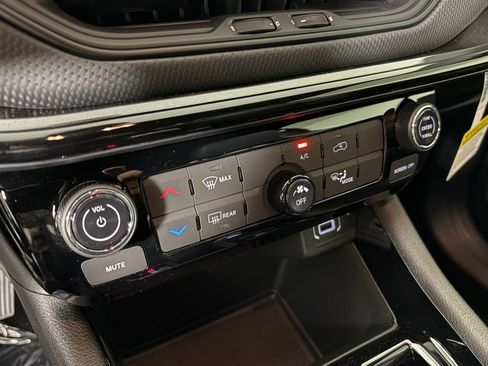 New 2026 Jeep Compass Latitude AWD/4WD image 27