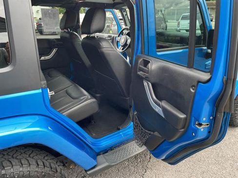 Used 2015 Jeep Wrangler Unlimited Sahara w/ Connectivity Group AWD/4WD image 24