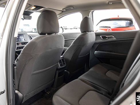 Used 2024 Kia Sportage LX FWD image 17