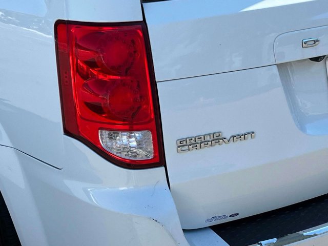Used 2018 Dodge Grand Caravan SE w/ UConnect Hands-Free Group FWD image 10