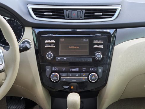 Used 2015 Nissan Rogue SV FWD image 22